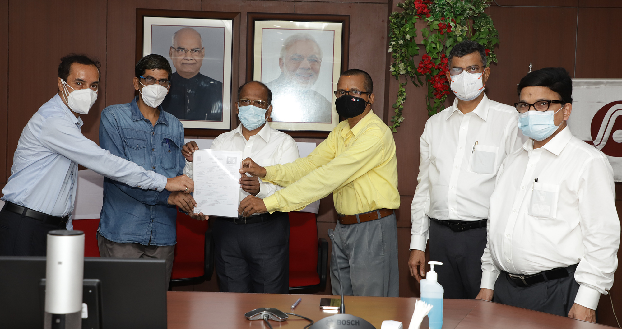 Handing over of Pension Payment Order by EPFO to superannuating employees of NALCO on day of retirement
