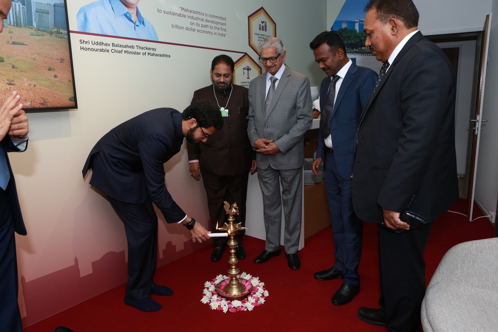 Maharashtra delegation inaugurates its pavillion at Davos