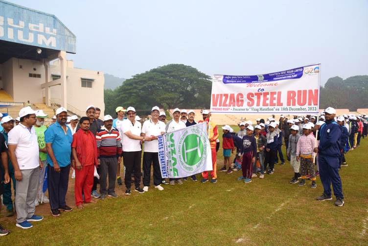 Atul Bhatt, CMD, RINL ,flags off the Vizag Steel Run-a 5K promo run as a precursor for the Vizag Marathon.